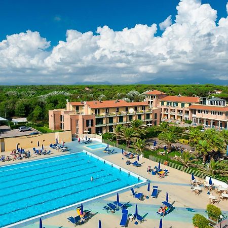 Continental Resort Tirrenia Bagian luar foto