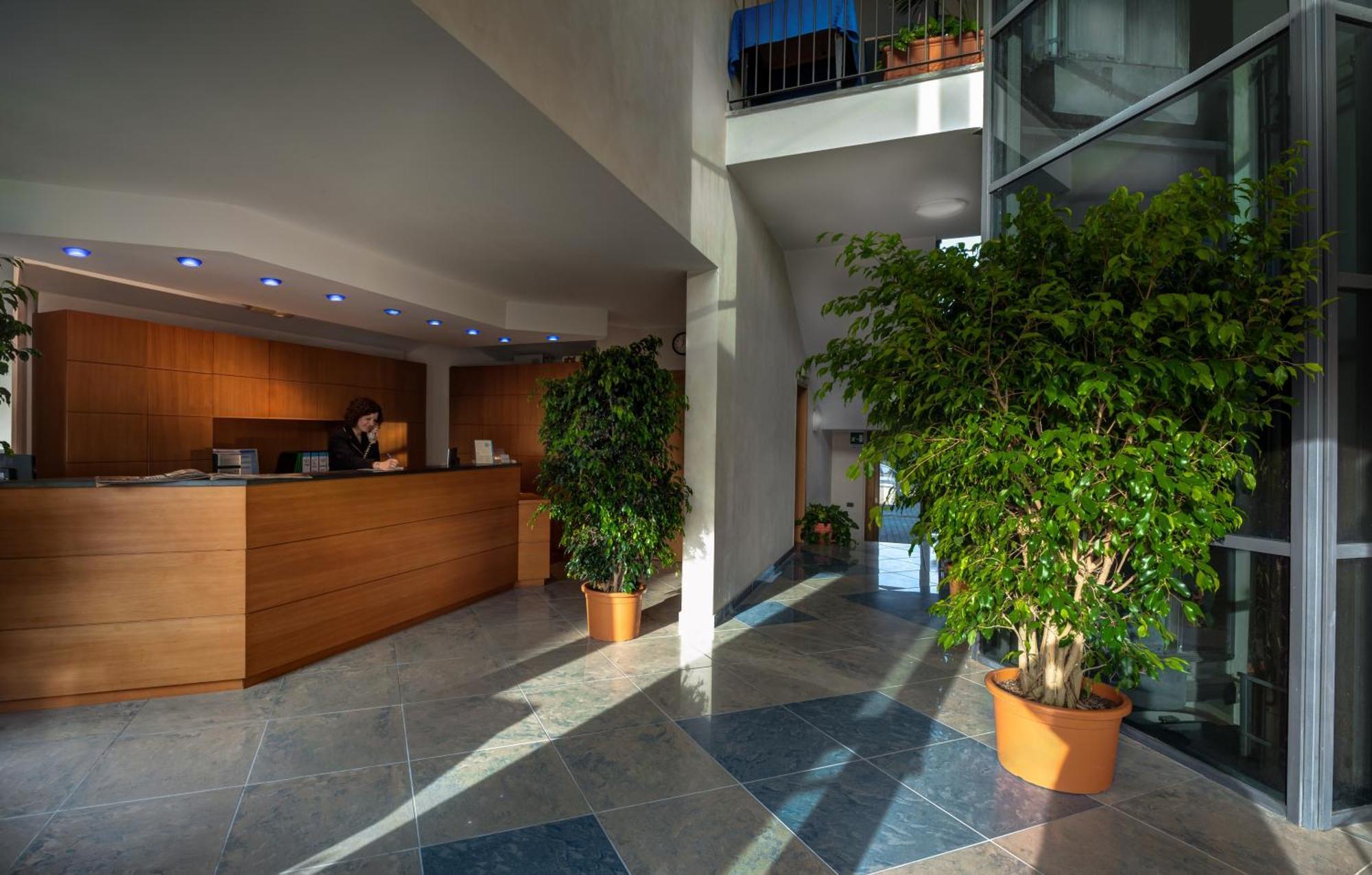 Continental Resort Tirrenia Bagian luar foto