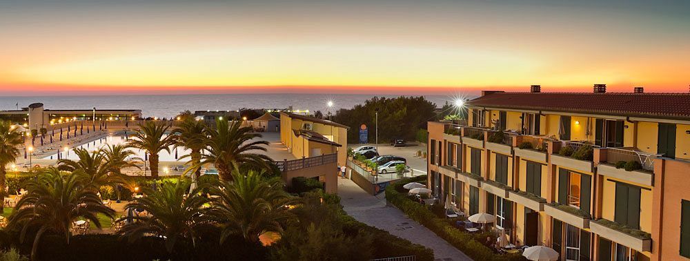 Continental Resort Tirrenia Bagian luar foto