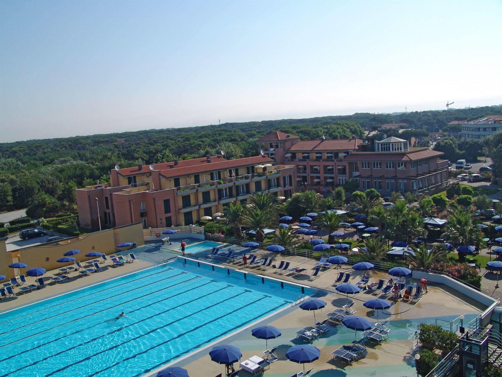 Continental Resort Tirrenia Bagian luar foto